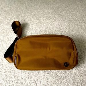 Lululemon Everywhere Belt Bag NWT
